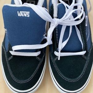 ✨New✨VANS shoes size 6Y